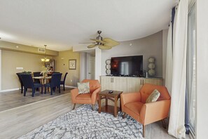 Apartment (2 Bedrooms) | Interior - Beachfront Florida Penthouse w/ Pool Access! (Fort Walton Beach)