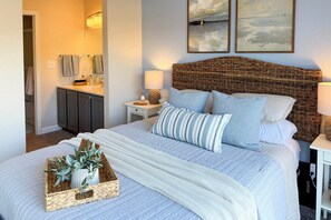 Apartment (3 Bedrooms) | Interior - Community Perks! Lakefront Unit in Osage Beach (Osage Beach)