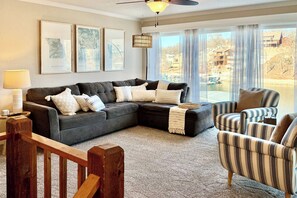 Apartment (3 Bedrooms) | Interior - Community Perks! Lakefront Unit in Osage Beach (Osage Beach)