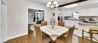 Romantic escape, hot tub, fireplace, massage room!