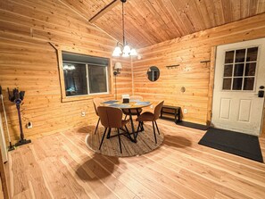 Dining - Serene 1-bedroom cabin in Fairbanks perfect for a cozy getaway (Fairbanks)