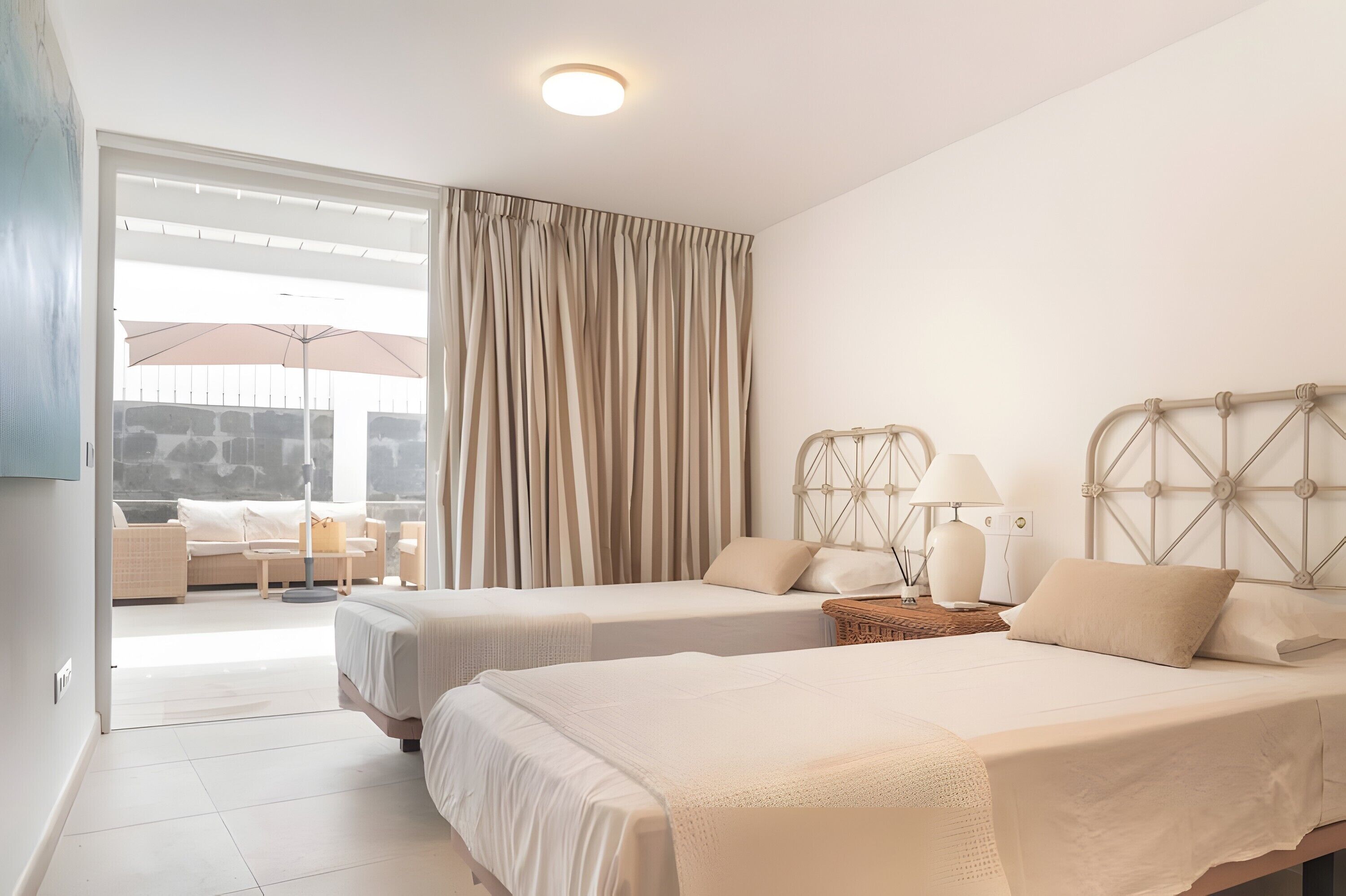 Ferros/tábuas de passar roupa, Wi-Fi, roupa de cama