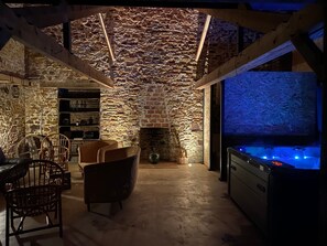 Bañera de hidromasaje cubierta