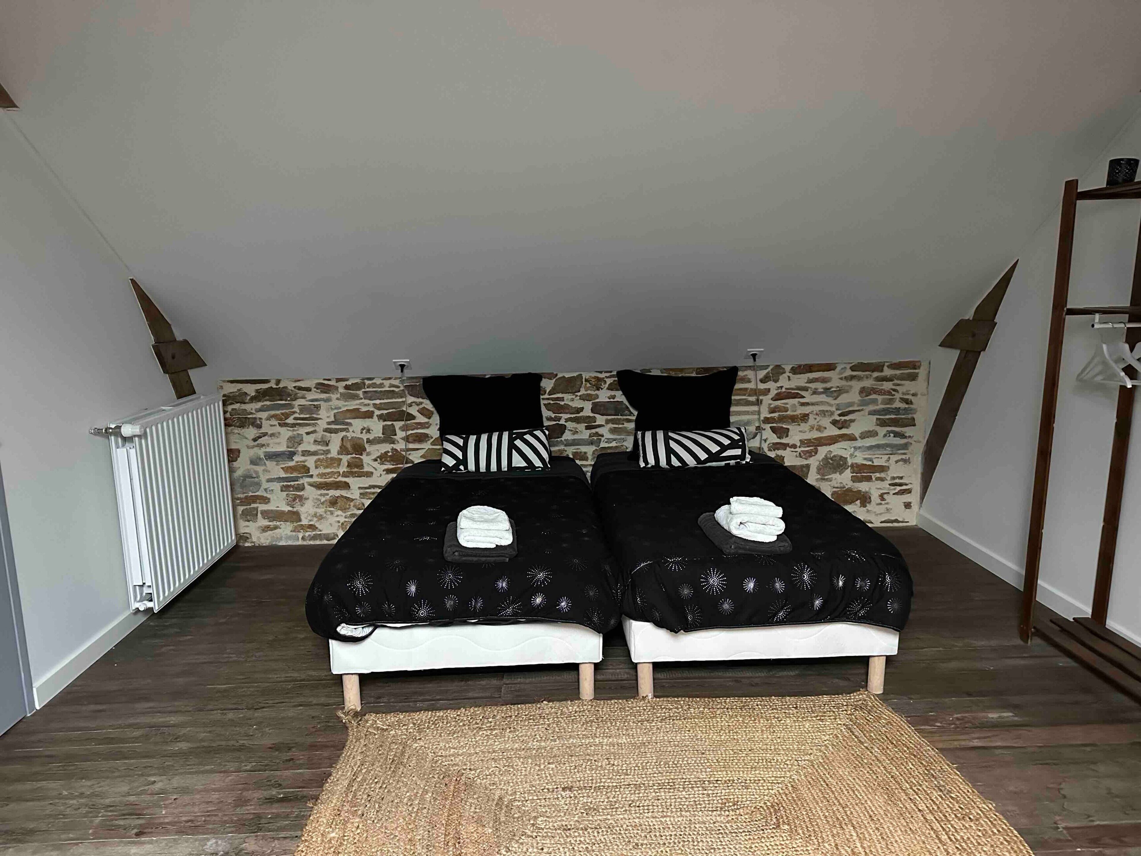 Strykjärn/strykbräda, wi-fi och sängkläder