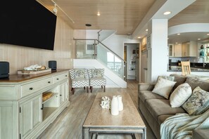 Smart TV, fireplace - Oceanfront La Selva Beach Home w/ Fireplace, Views & Beach Access | Sand Castle (La Selva Beach)