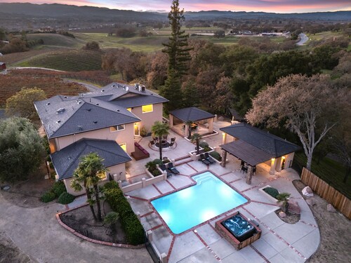 Private Paso Robles Wine Estate w/ Pool, Fire Pit & Vineyard Views