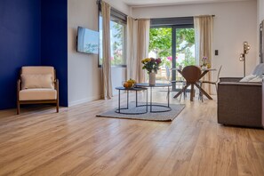 TV - UrbanFlat 213 - Aura Plage 02 - Sunrise (Roquebrune-sur-Argens)