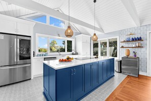 Fridge, microwave, oven, stovetop - Easy beach access and coveted Seabrook amenities (Seabrook Island)