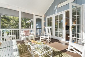 Terrace/patio - Easy beach access and coveted Seabrook amenities (Seabrook Island)