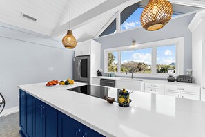 Fridge, microwave, oven, stovetop - Easy beach access and coveted Seabrook amenities (Seabrook Island)