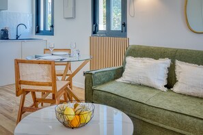 TV - UrbanFlat 216 - Aura Plage 05 - Sun Dream (Roquebrune-sur-Argens)