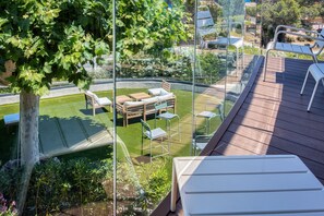 Outdoor dining - UrbanFlat 219 - Aura Plage 08 - Aquamoon (Roquebrune-sur-Argens)