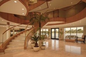 Interior - Le Fayan Suites Nile Cruise - Mondays from Luxor & Fridays from Aswan. (Luxor)