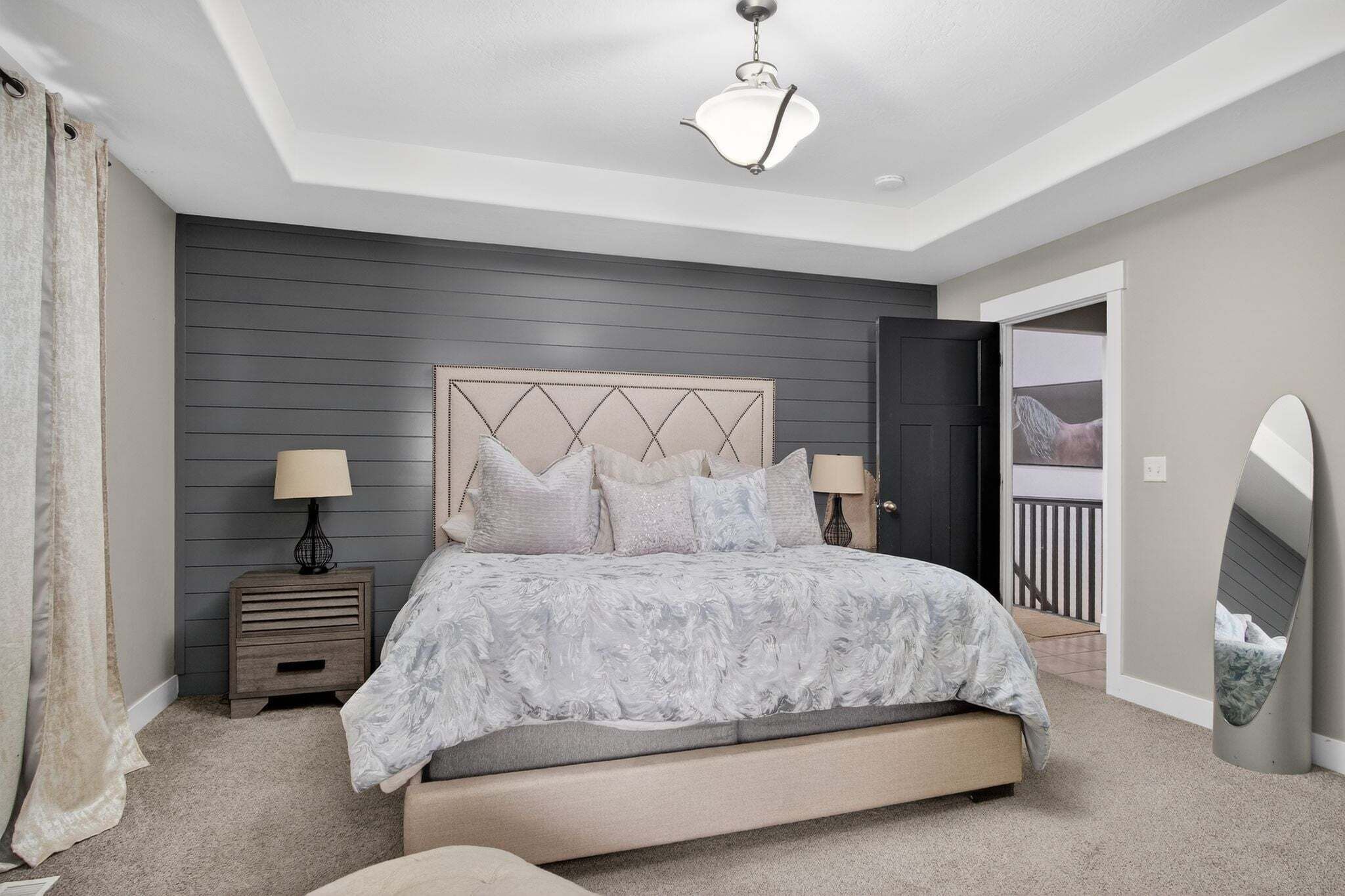 6 bedrooms, desk, laptop workspace, iron/ironing board