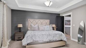 6 bedrooms, desk, laptop workspace, iron/ironing board