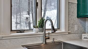 House, 4 Bedrooms | Interior