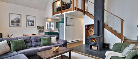 單棟房屋, 4 間臥室 | 客廳 | 智能電視