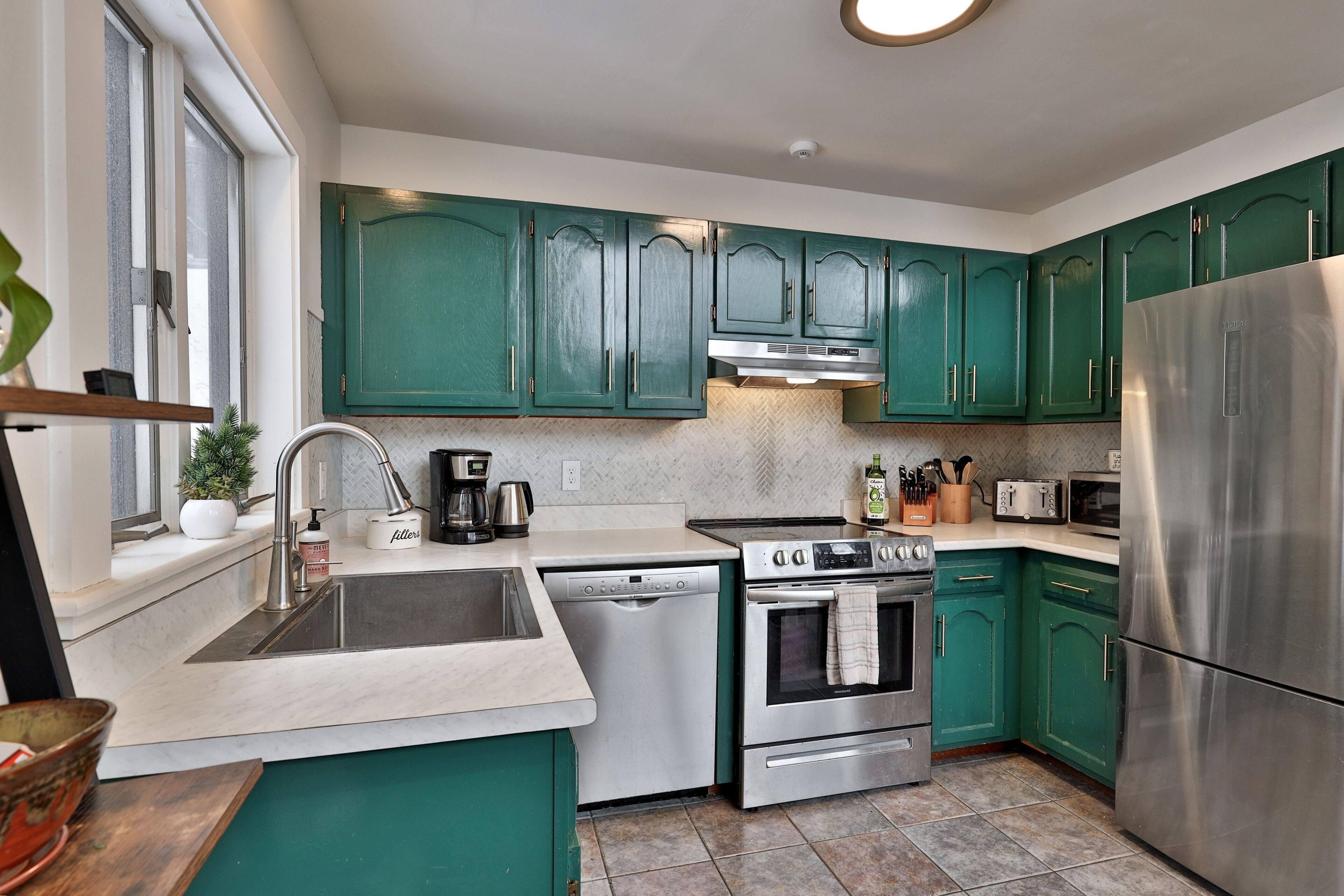 House, 4 Bedrooms | Private kitchen | Fridge, oven, coffee/tea maker, toaster