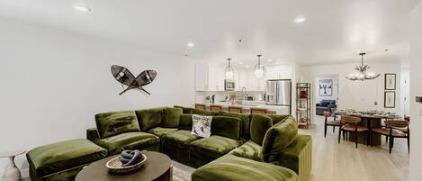 Appart'hôtel, 2 chambres | Coin séjour