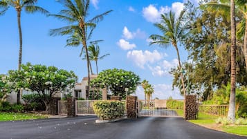 Condo, 3 Bedrooms | Property grounds