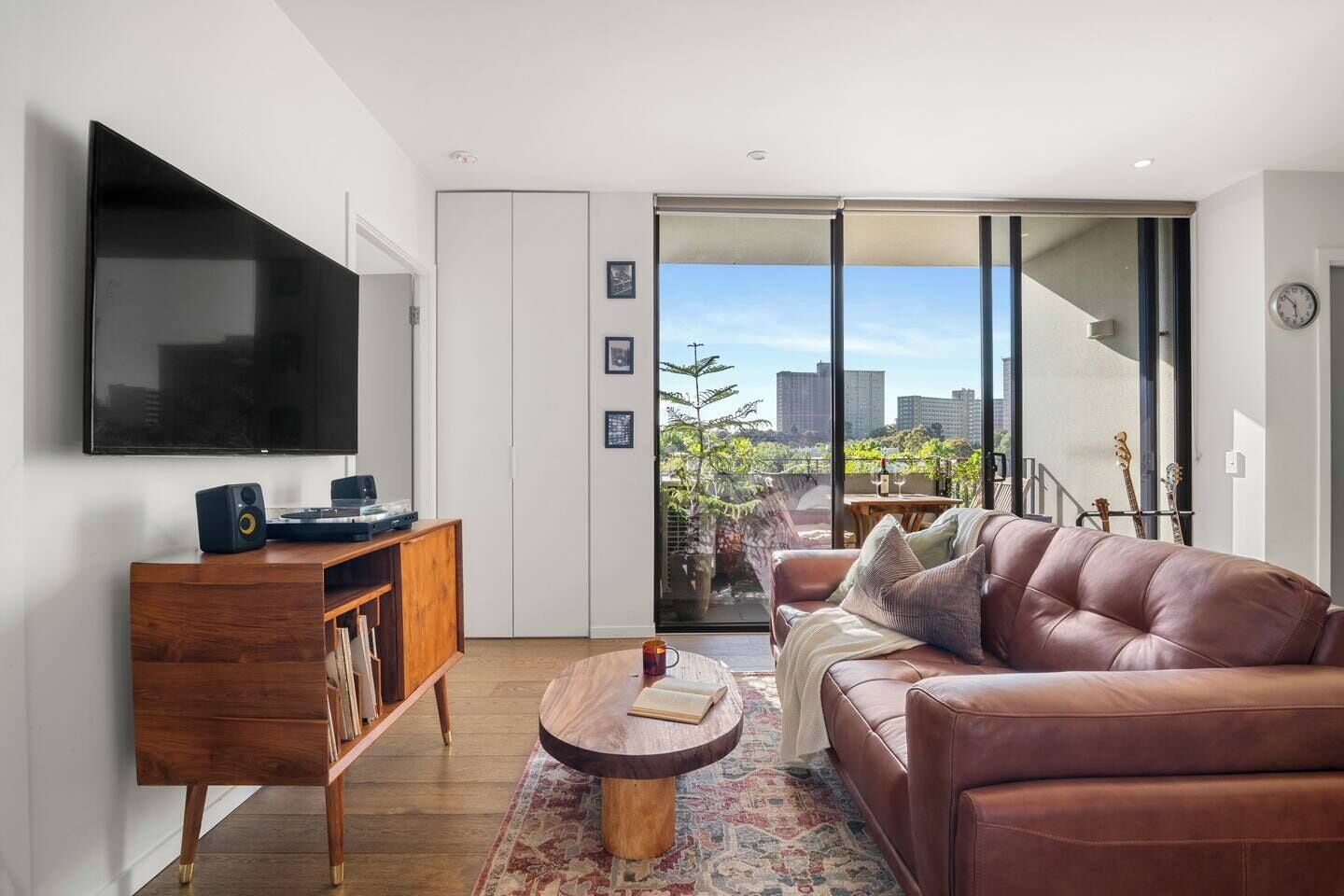 Televisión, libros y estéreo 