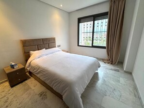 Ferros/tábuas de passar roupa, Wi-Fi, roupa de cama