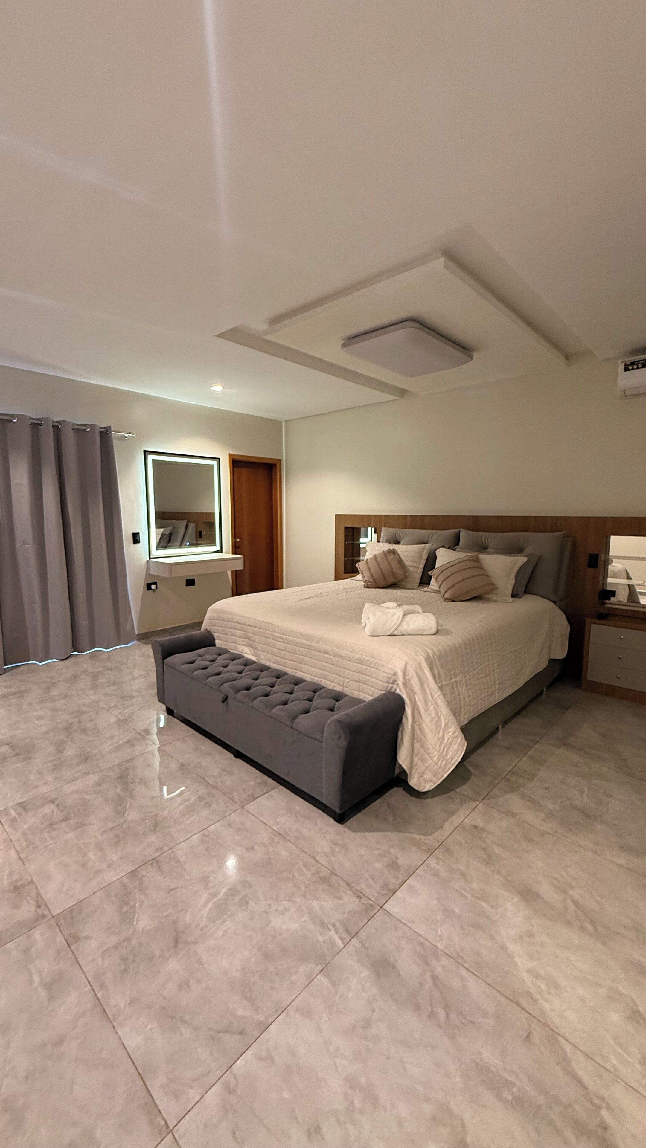 2 bedrooms, iron/ironing board, internet, bed sheets