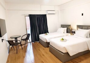 Twin Room | Desk, free WiFi - Pineapple Residence Pattaya (Pattaya)