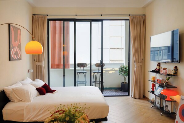 Espacio para trabajar con laptop, wifi gratis y ropa de cama 