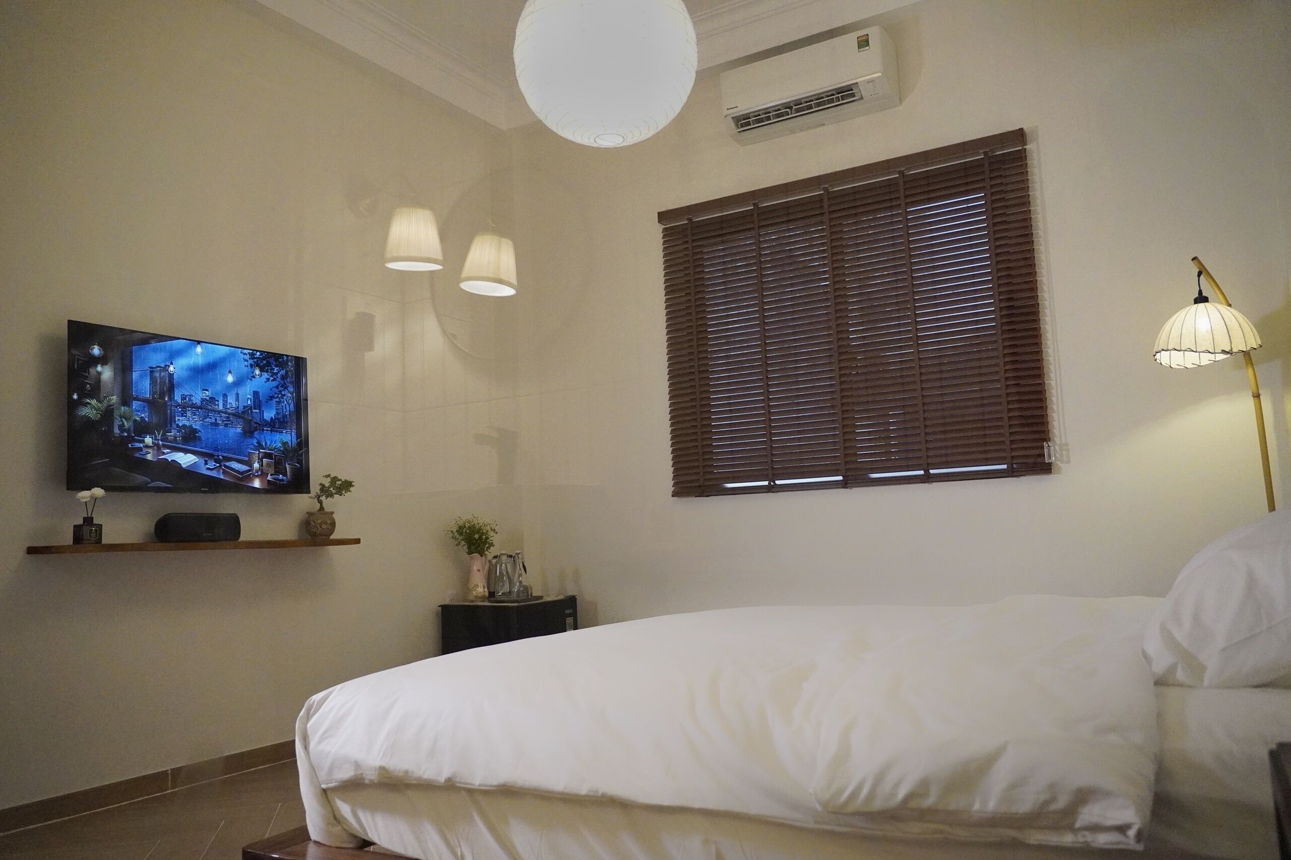 设计客房 | 笔记本电脑工作区、免费 WiFi、床单