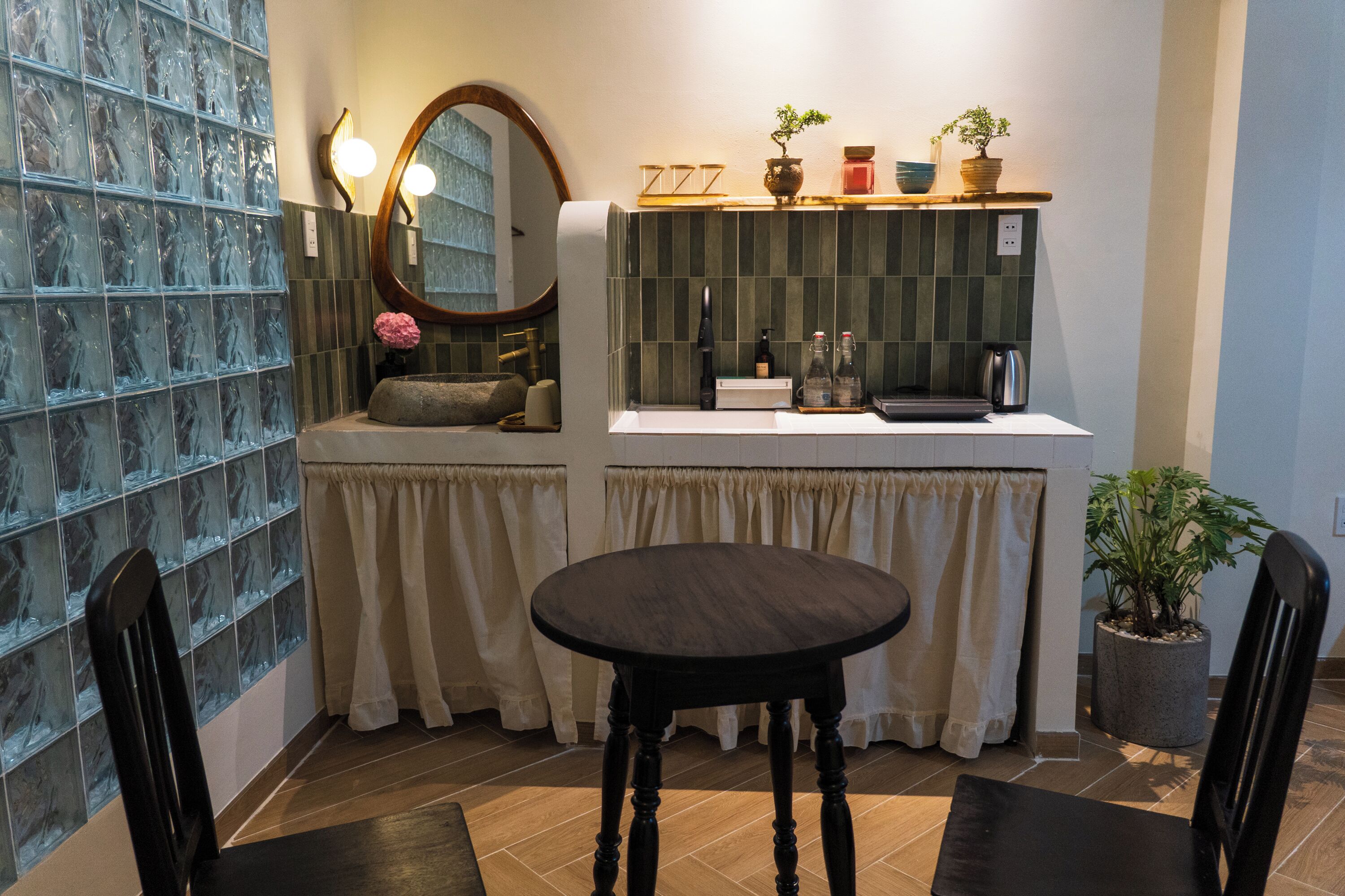 Junior Room | Private kitchen | Cookware/dishes/utensils