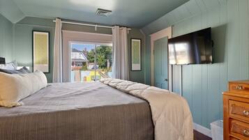 Iron/ironing board, Internet, bed sheets