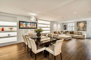 House | 3 bedrooms - Luxury 3BR Mews Home w Courtyard AC Terrace (London)