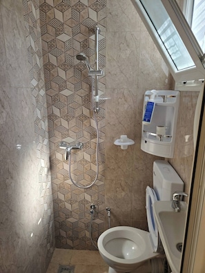 Apartment, 1 Bedroom, Smoking, Balcony | Bathroom
