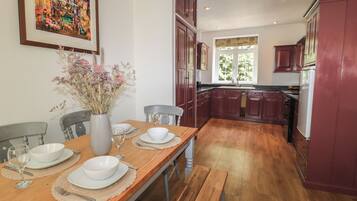 Cottage | Dining