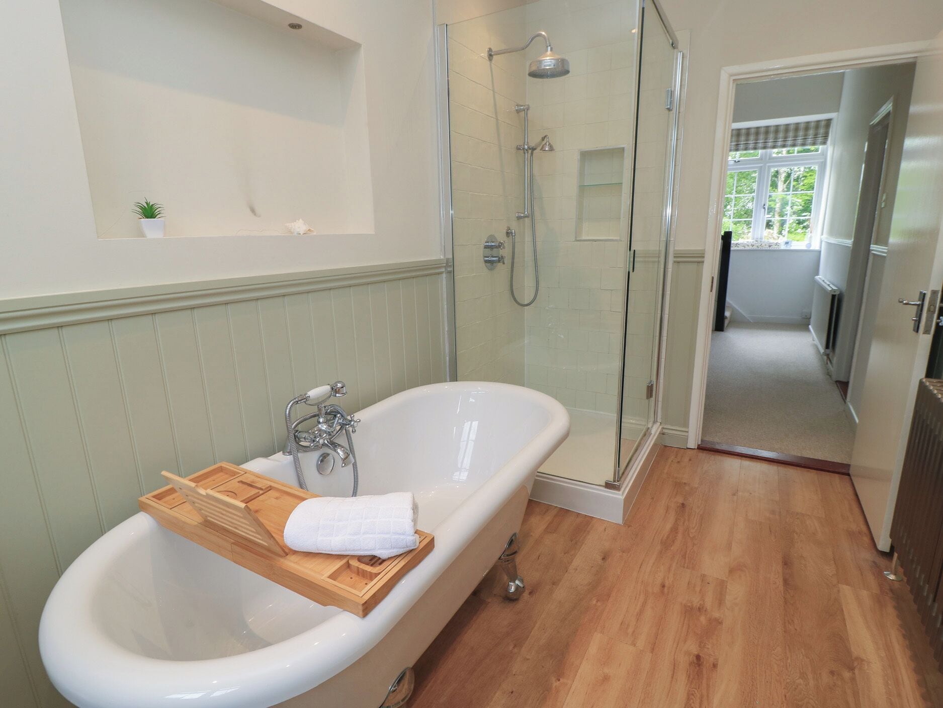 Casa rural | Bany | Dutxa i assecador de cabells 