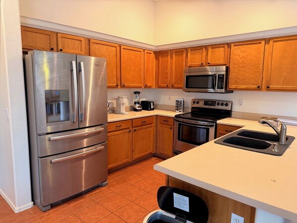Private kitchen - Spacious 4BR Oasis w/ Private Pool & Large Yard! (Casa Grande)