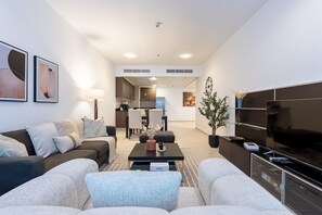 TV - High-Floor Apartment With Stunning Sea Views, Walking Distance To The Beach (Dubai)