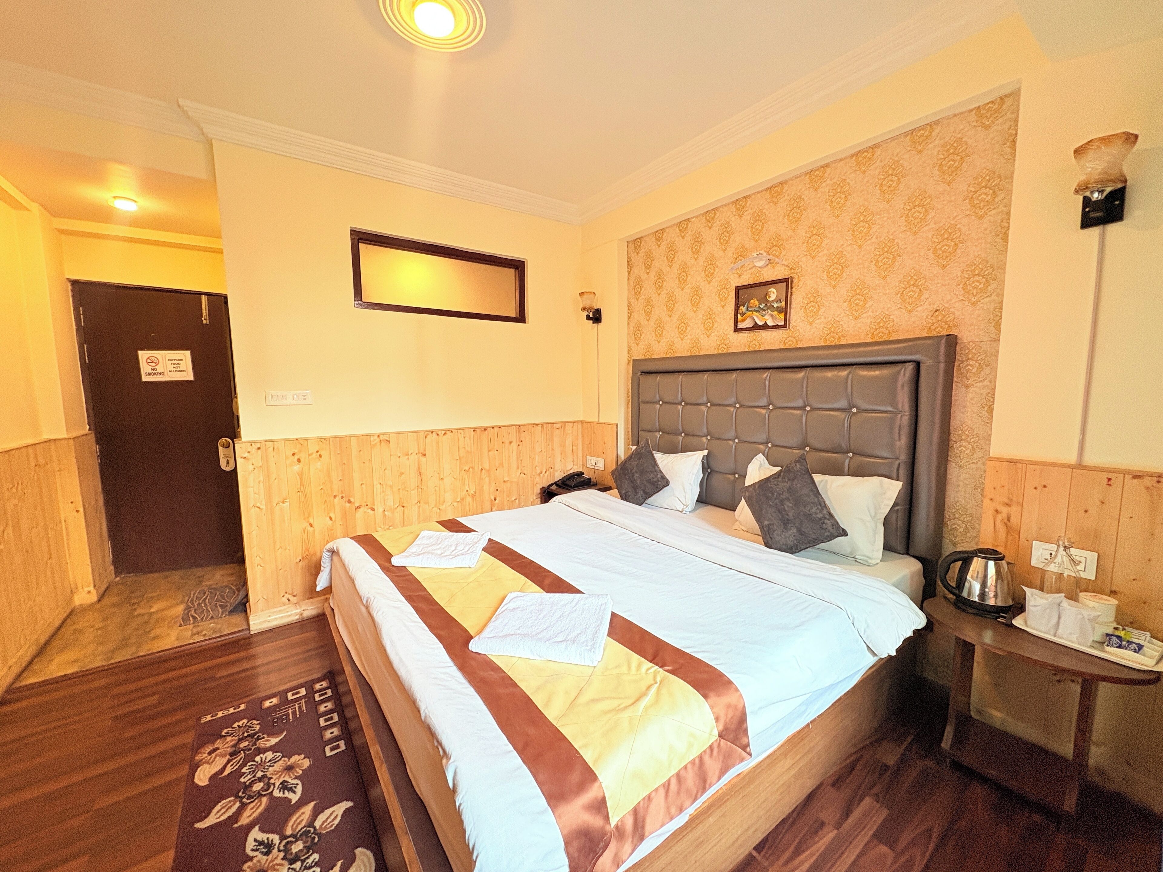 舒適雙人房 | 書桌、免費無線上網