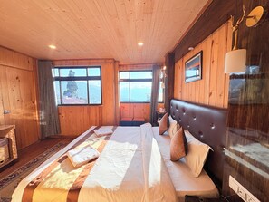 Kamar Double Desain | Meja kerja dan Wi-Fi gratis