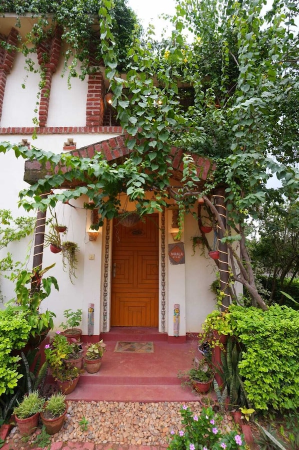 Front of property - Urban Tripper Aamar Bari Homestay by Arindam (Bolpur)