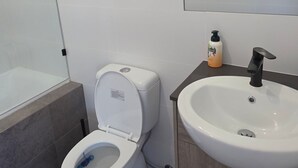 Room, 1 Bedroom | Bathroom - Room-escape to our Serene Ensuite With q (Adelaide)