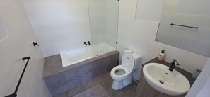Room, 1 Bedroom | Bathroom - Room-escape to our Serene Ensuite With q (Adelaide)