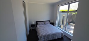 Room, 1 Bedroom | 1 bedroom - Room-escape to our Serene Ensuite With q (Adelaide)