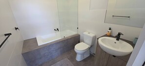 Room, 1 Bedroom | Bathroom - Room-escape to our Serene Ensuite With q (Adelaide)