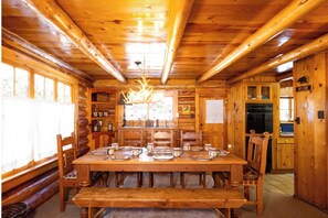 Dining - House on High - In Town - Fireplace - Mountain Views (Red River)