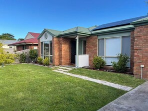 Exterior - Dong‘s Holiday Home on Phillip Island (Cowes)
