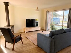 Smart TV - Dong‘s Holiday Home on Phillip Island (Cowes)