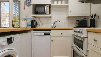 Dishwasher, cookware/dishes/utensils