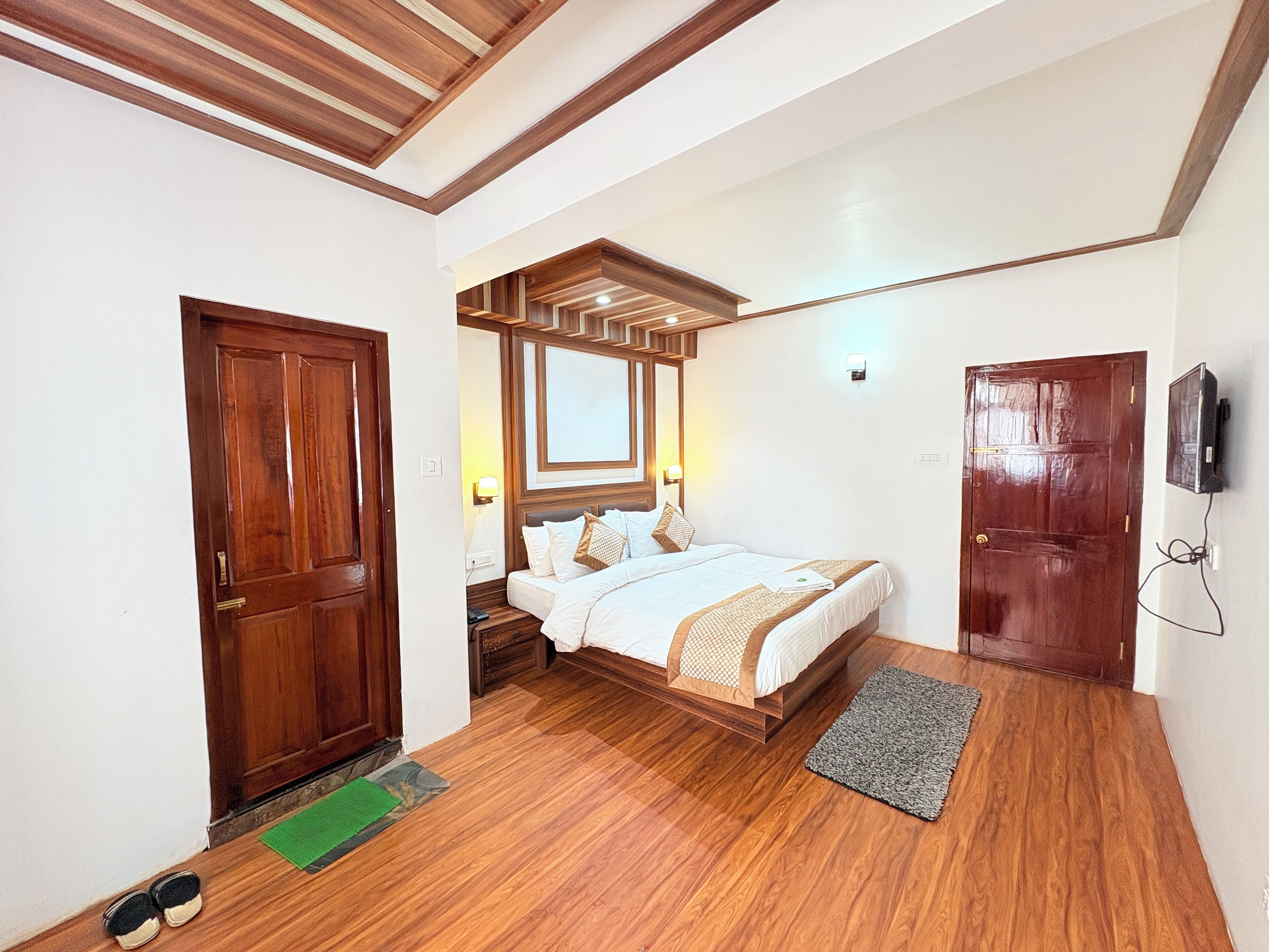 Classic Double Room, Valley View | Desk, free WiFi